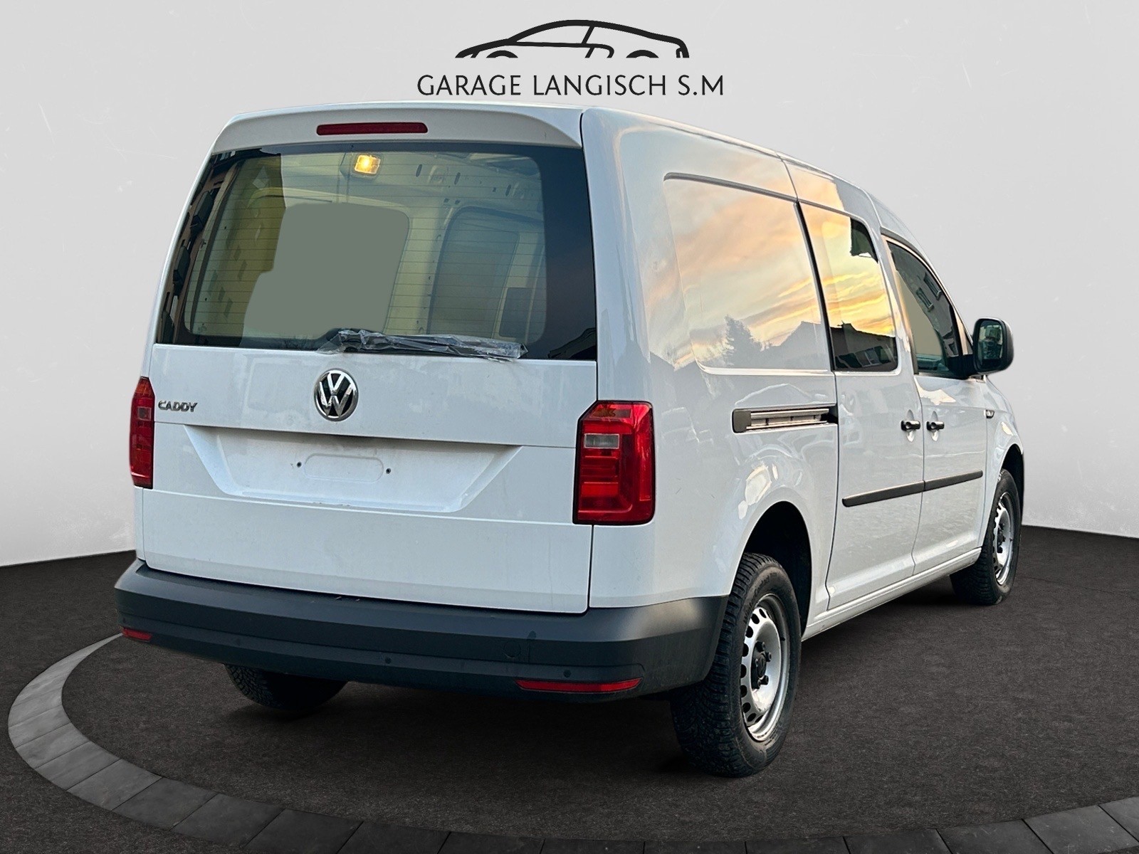 VW Caddy Maxi 2.0TDI BlueMotion Technology-image-4