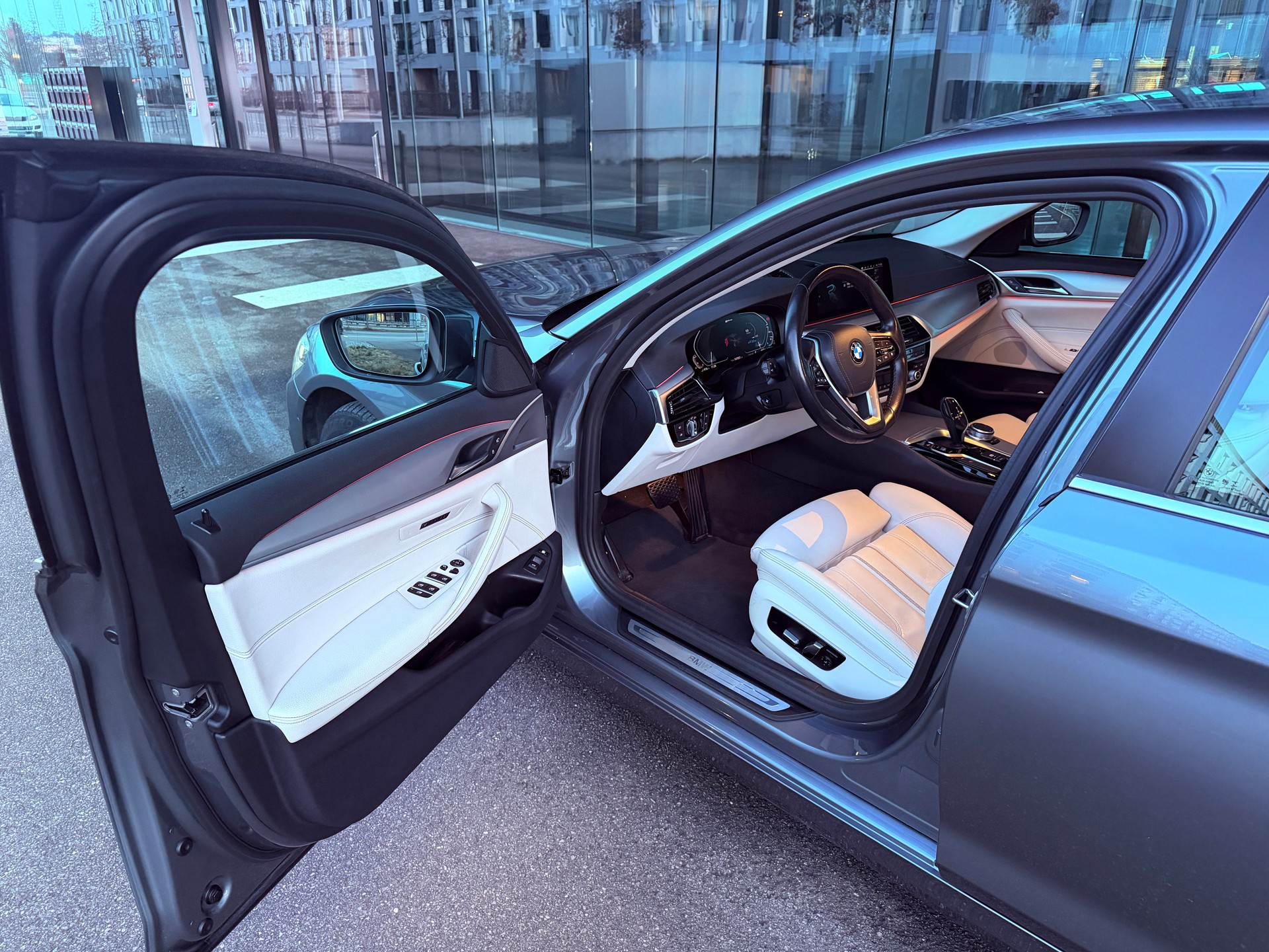 BMW 530e xDrive Steptronic-image-6