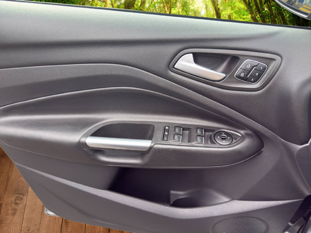 FORD Kuga 2.0 TDCi 180 ST-Line FPS-image-9