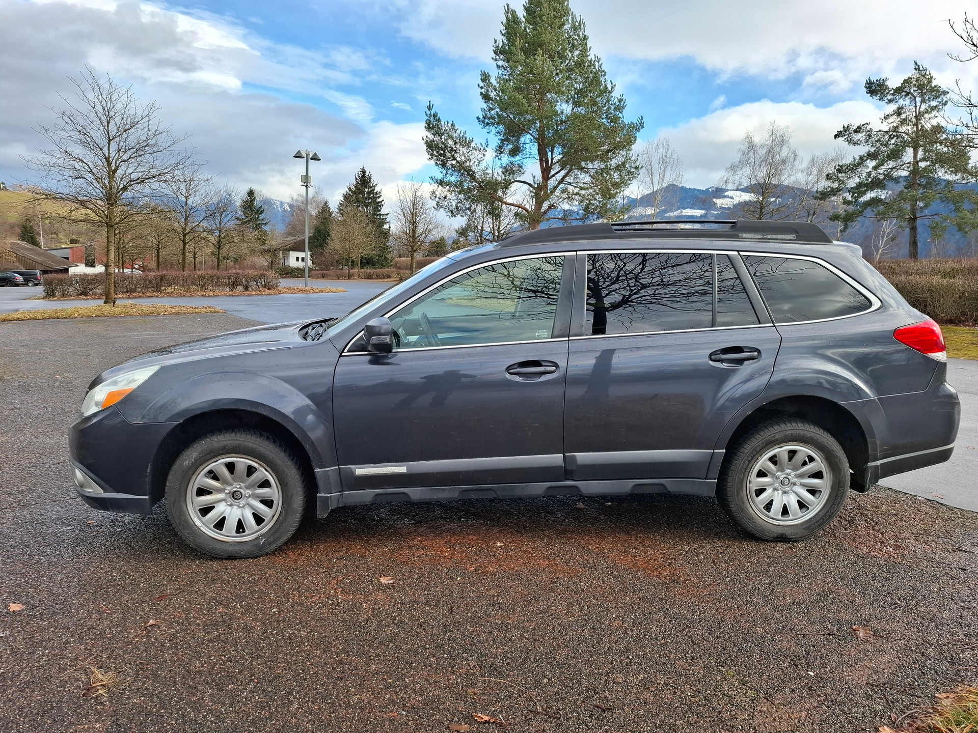 SUBARU Outback 2.5i AWD Automatic-image-3