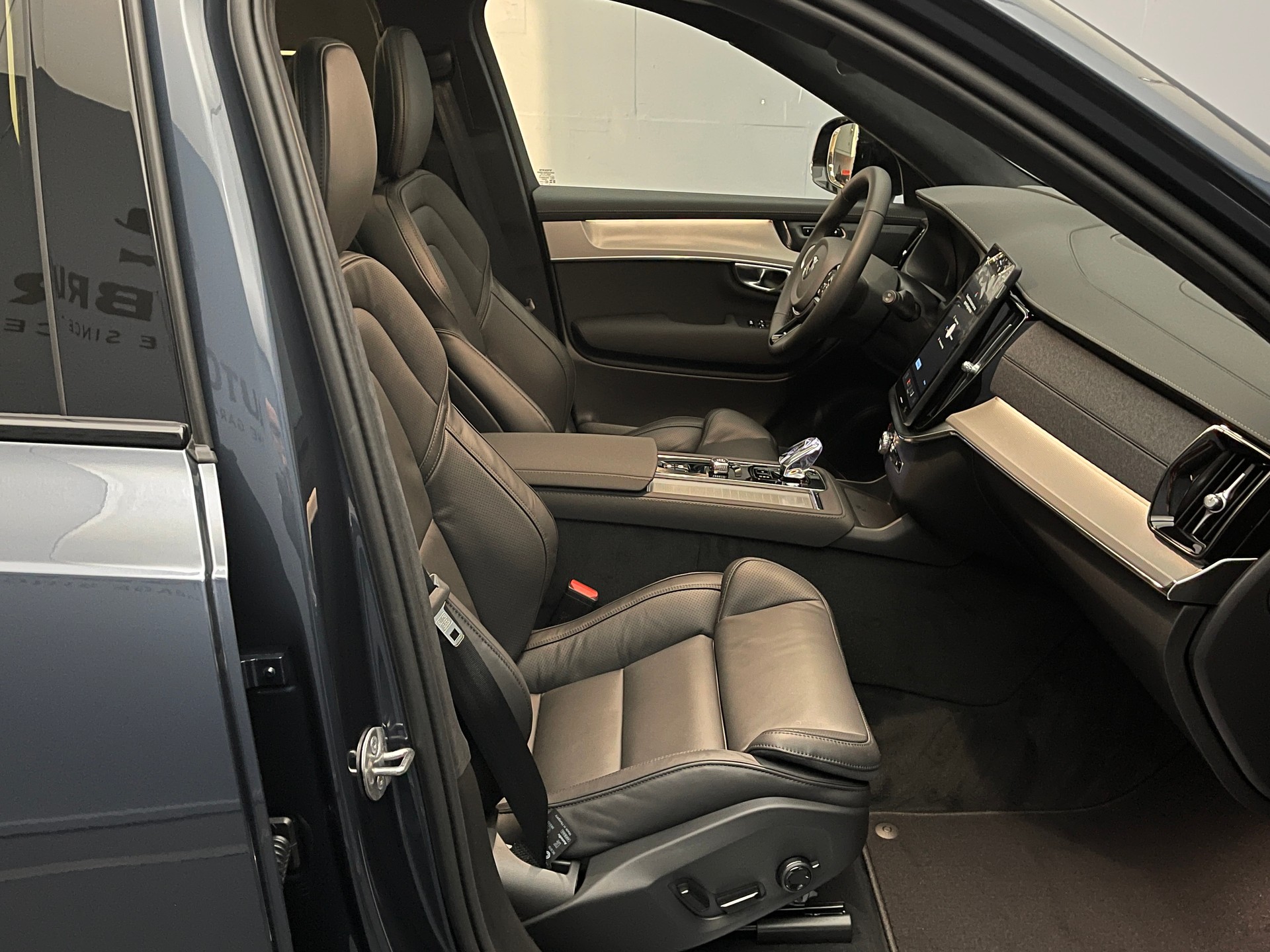 VOLVO XC90 2.0 T8 Black Edition Ultra 7P. AWD-image-7