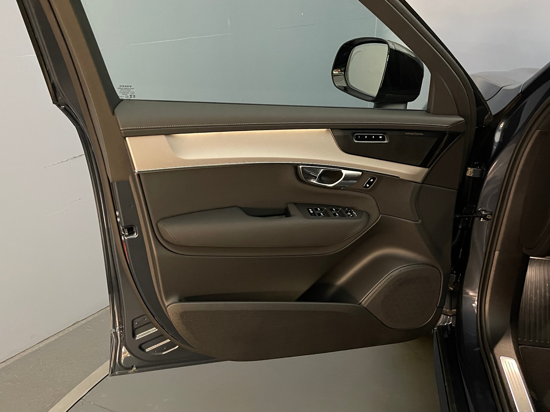 VOLVO XC90 2.0 T8 Black Edition Ultra 7P. AWD-image-8