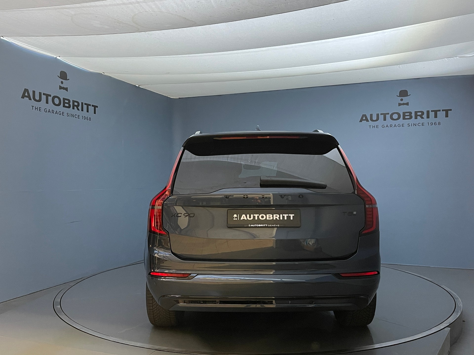 VOLVO XC90 2.0 T8 Black Edition Ultra 7P. AWD-image-4