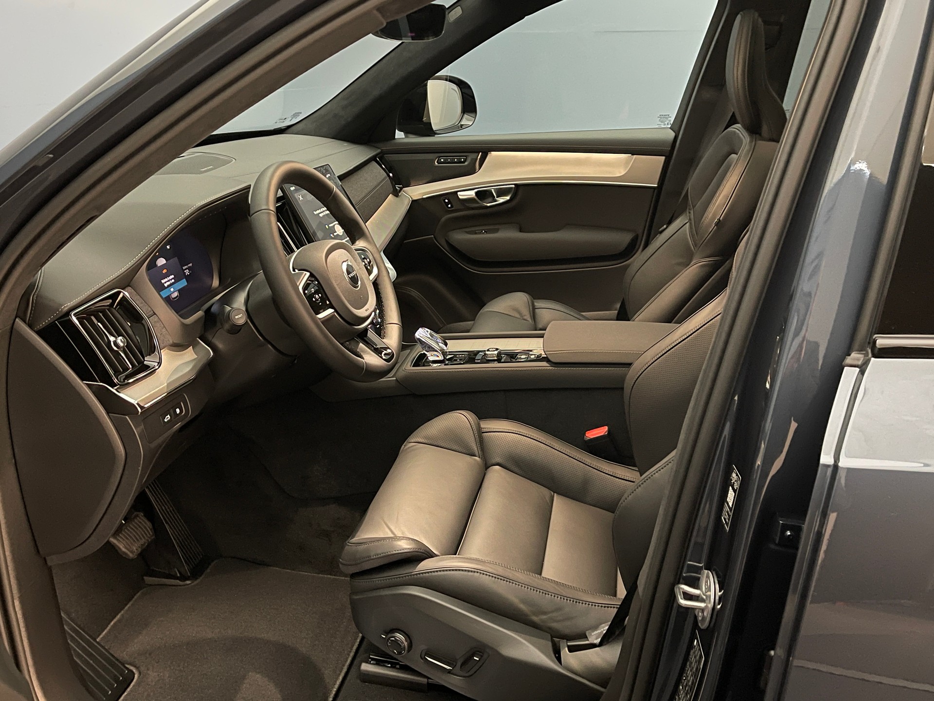 VOLVO XC90 2.0 T8 Black Edition Ultra 7P. AWD-image-6