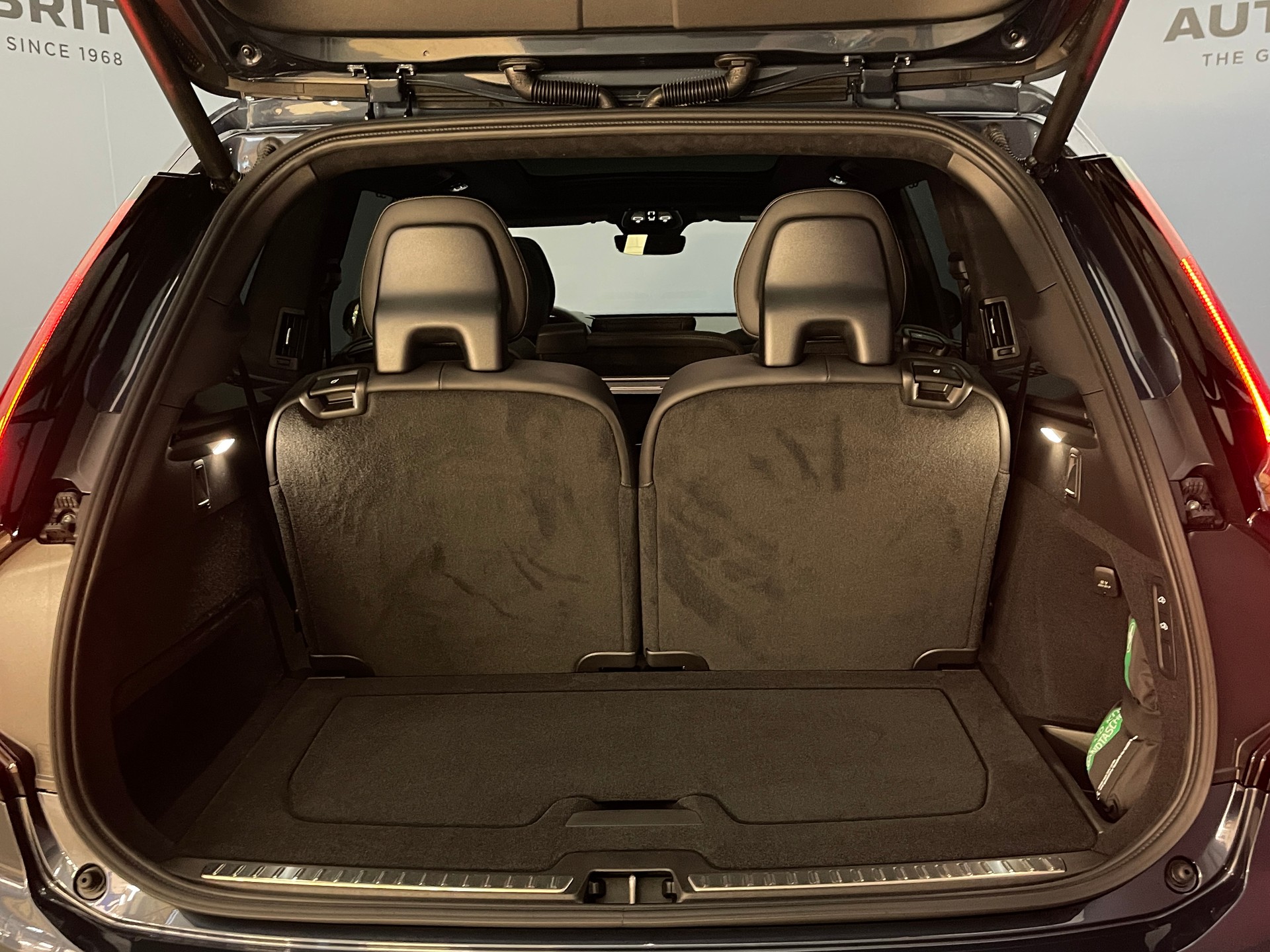 VOLVO XC90 2.0 T8 Black Edition Ultra 7P. AWD-image-14