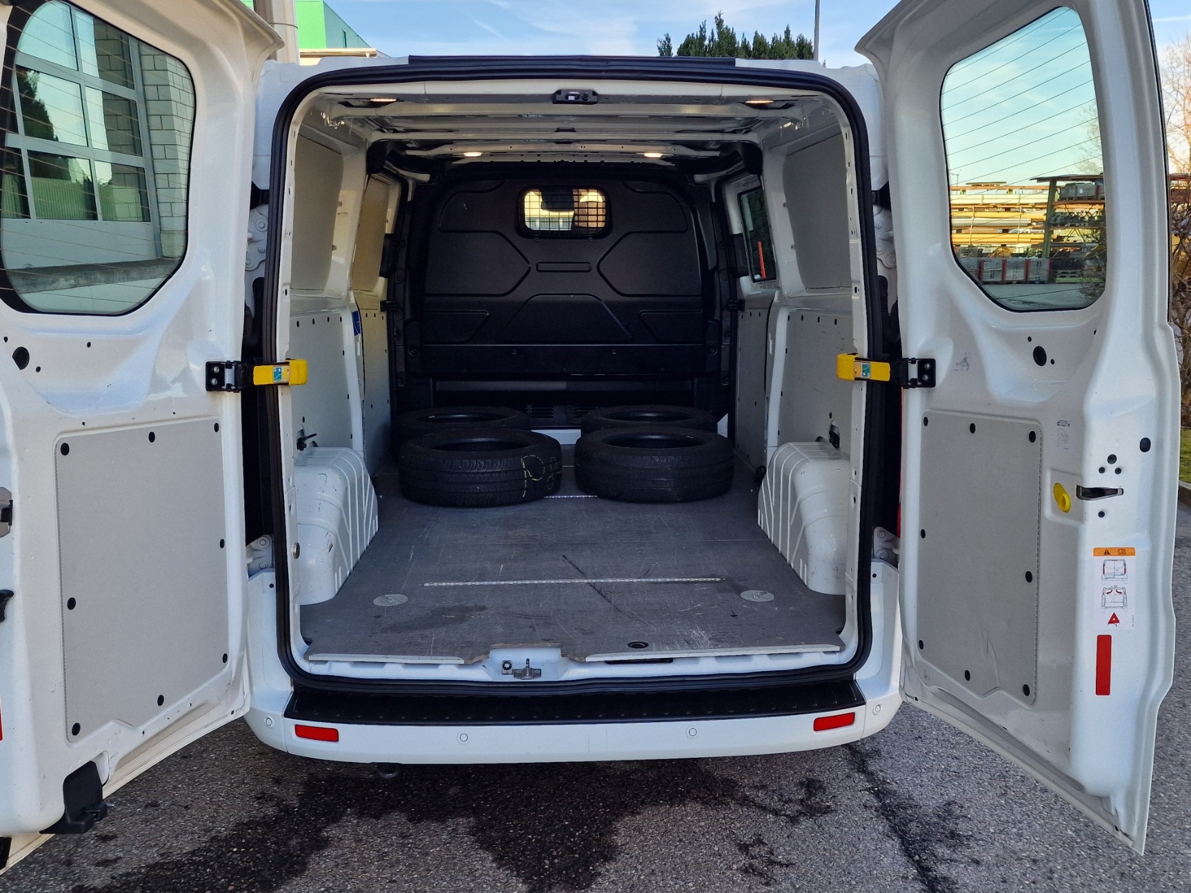 FORD Transit Custom Van 340 L2H1 Trend A-image-12