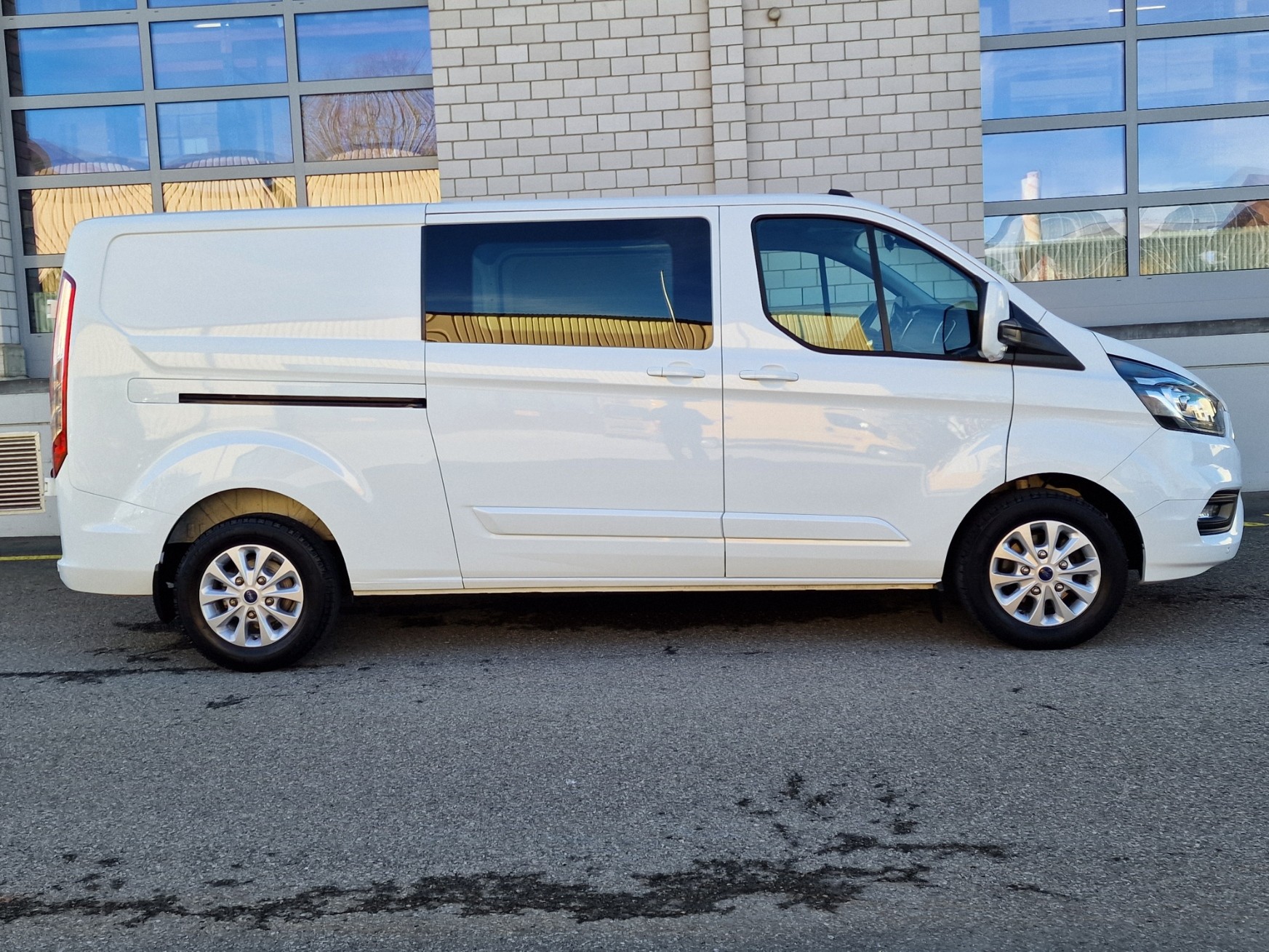 FORD Transit Custom Van 340 L2H1 Trend A-image-3