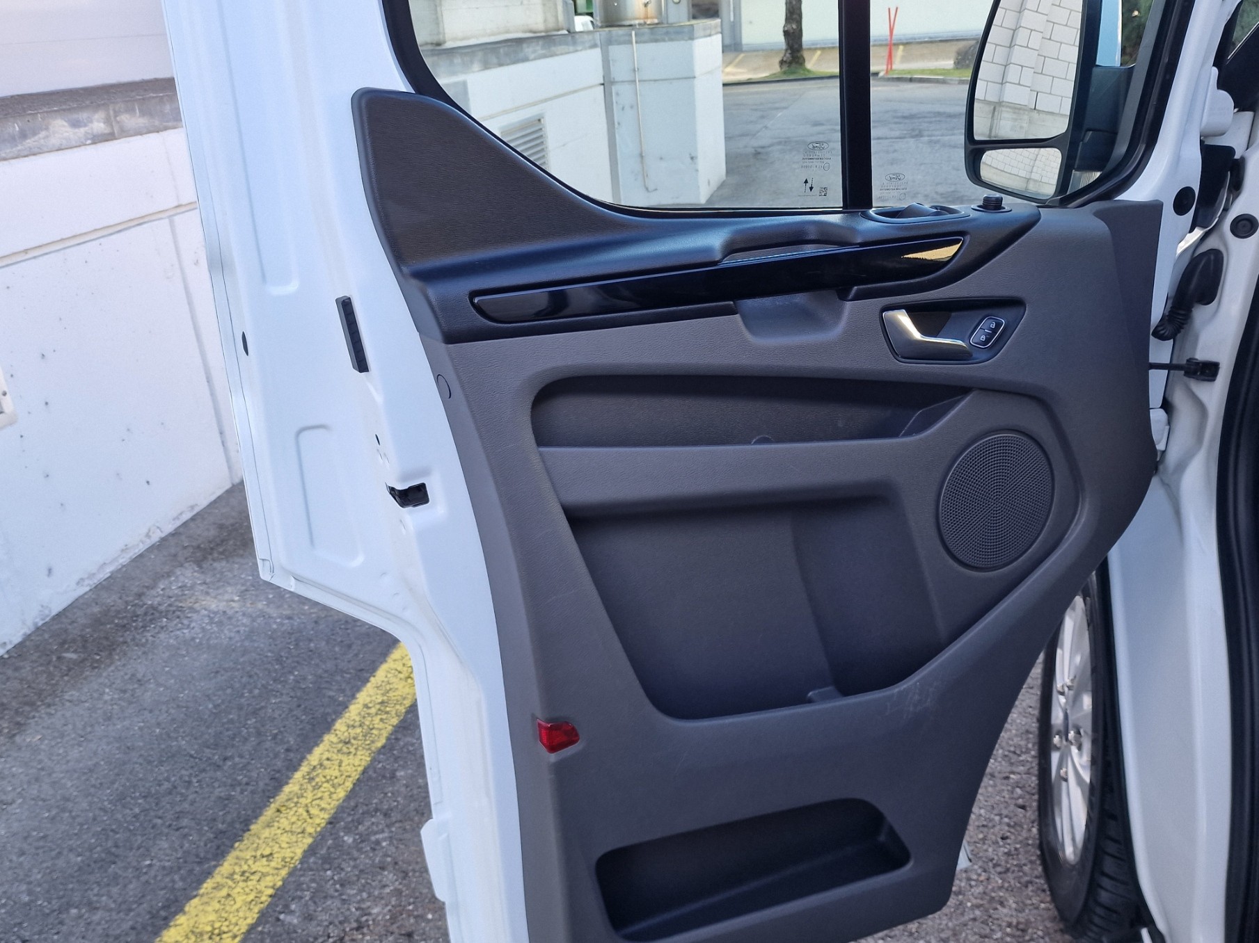 FORD Transit Custom Van 340 L2H1 Trend A-image-6