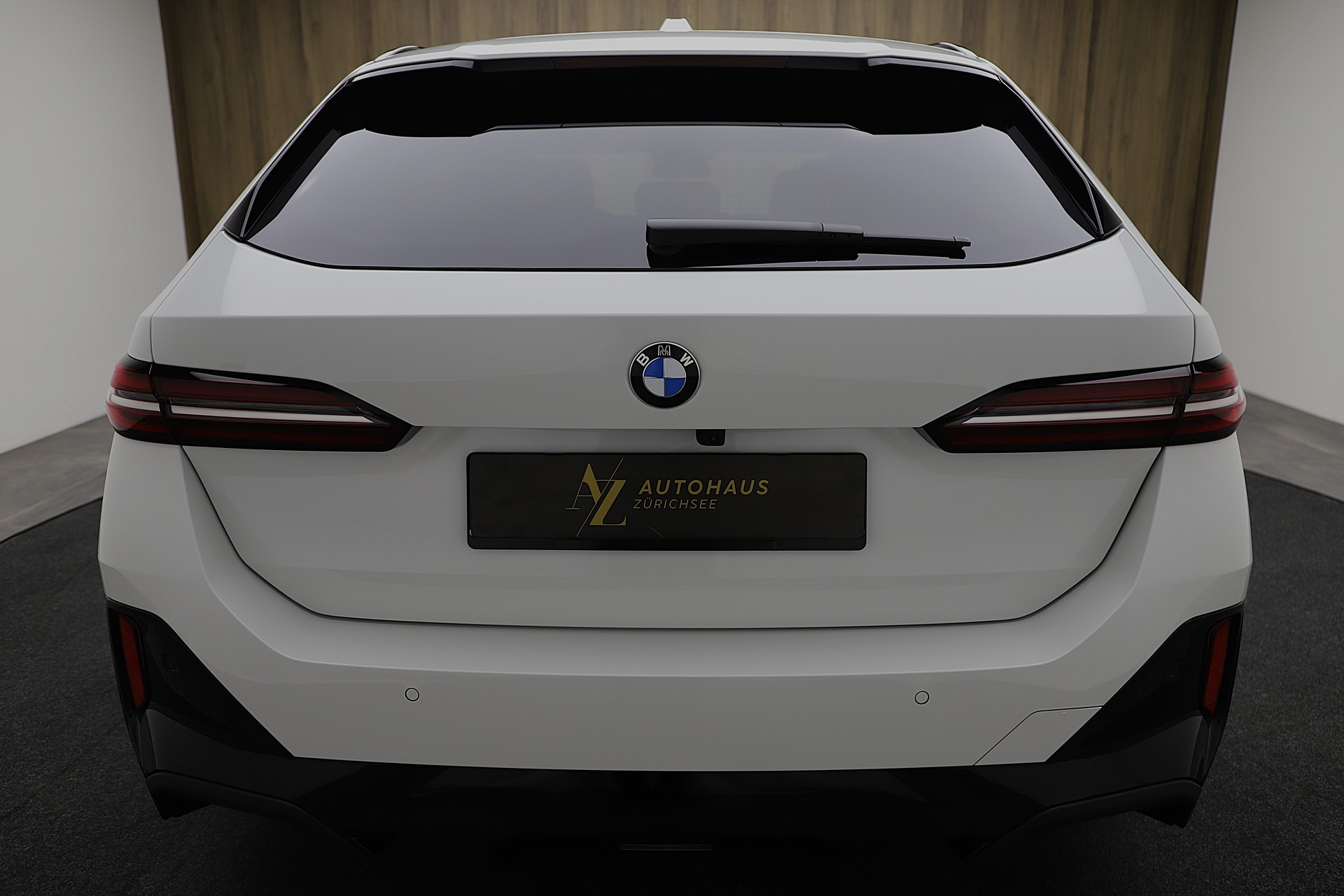 BMW 540d xDrive 48V Touring M Sport Steptronic-image-3