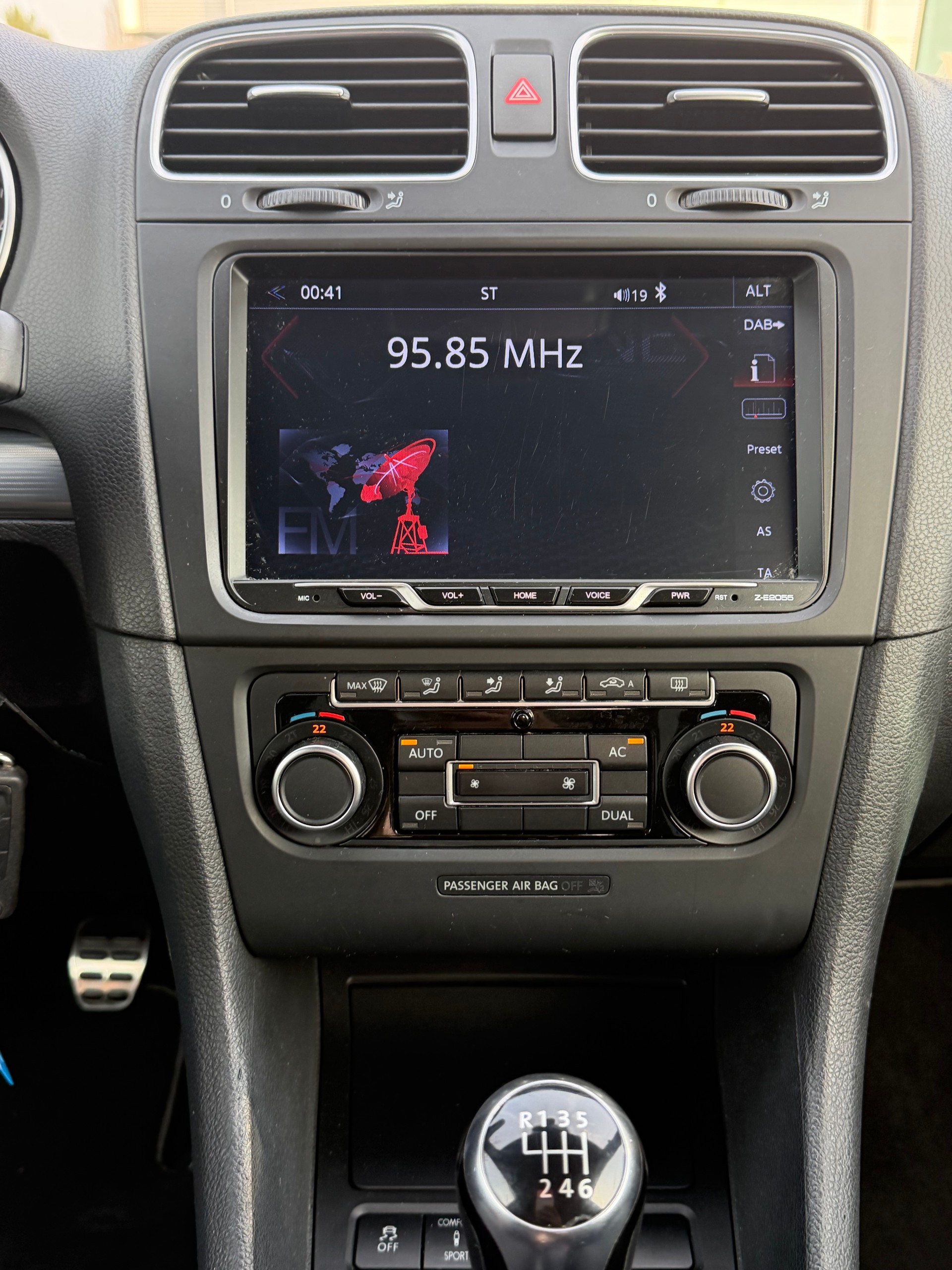 VW Golf 2.0 TSI R 4Motion-image-13