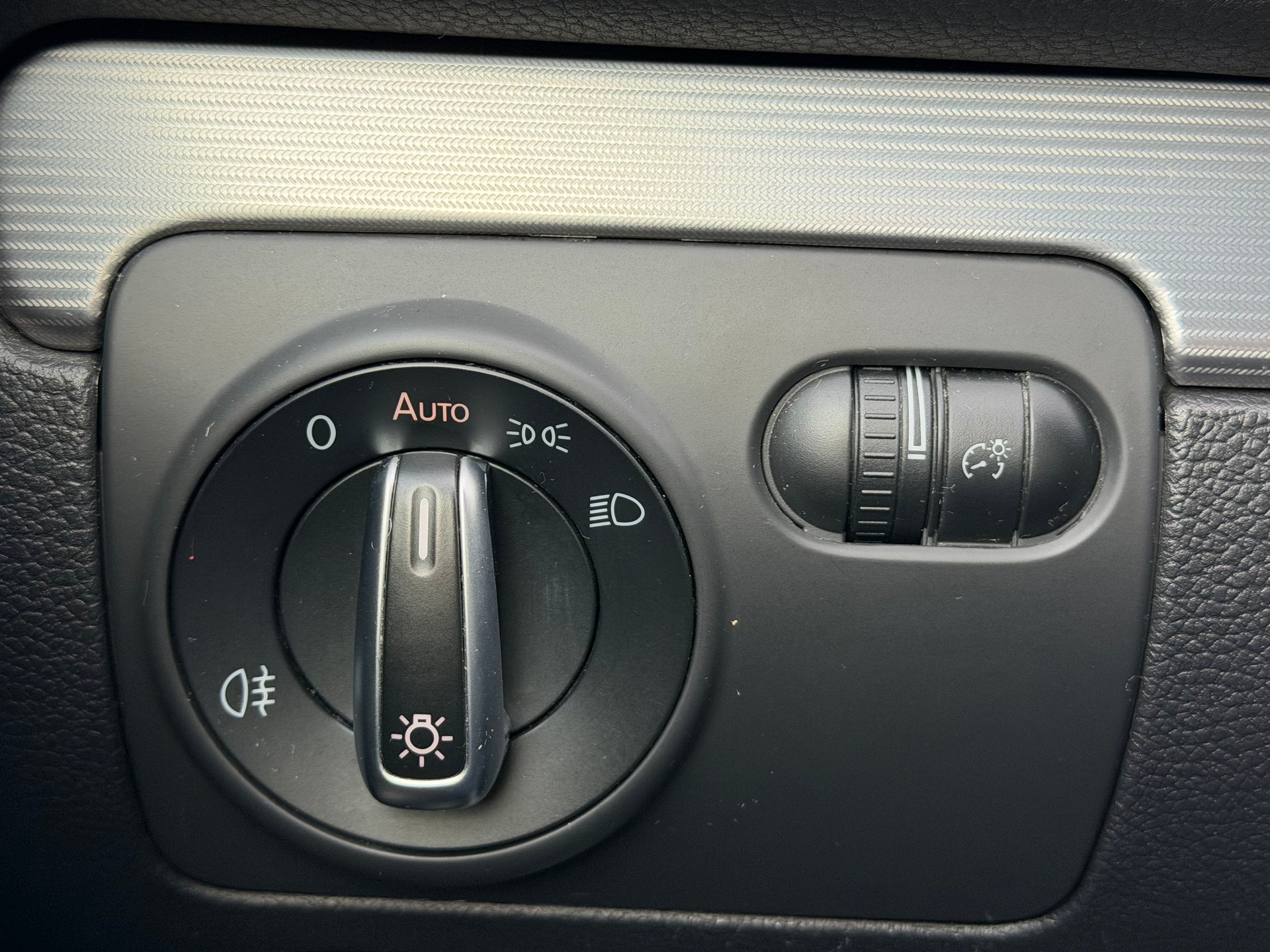 VW Golf 2.0 TSI R 4Motion-image-15