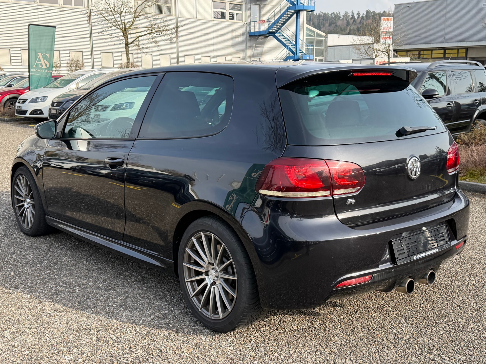 VW Golf 2.0 TSI R 4Motion-image-6