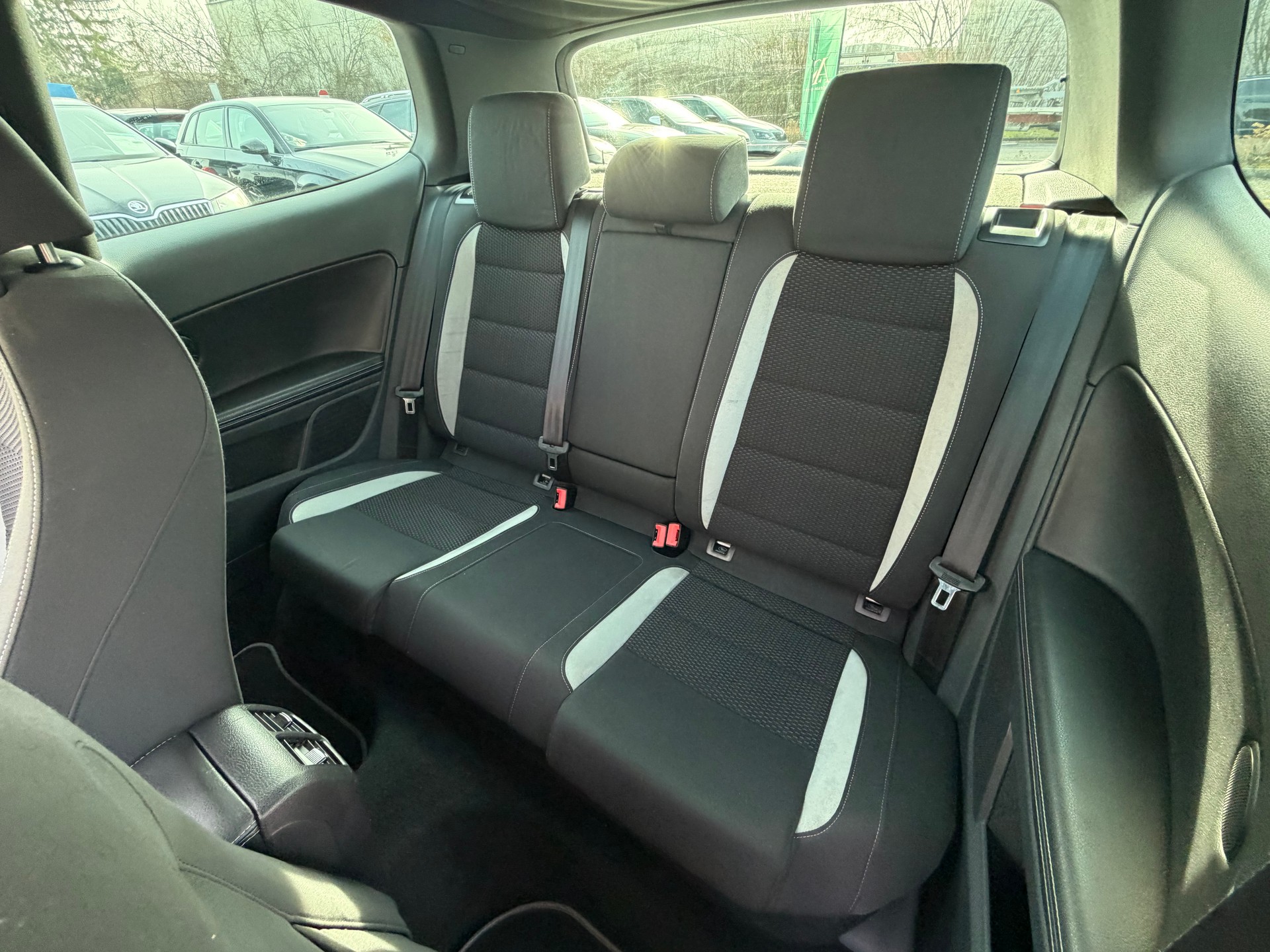 VW Golf 2.0 TSI R 4Motion-image-9