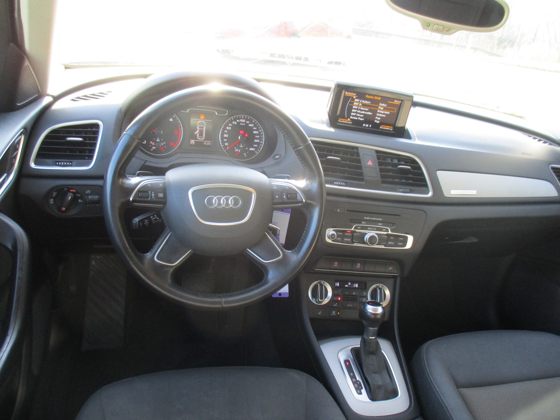 AUDI Q3 2.0 TDI quattro S-tronic-image-8