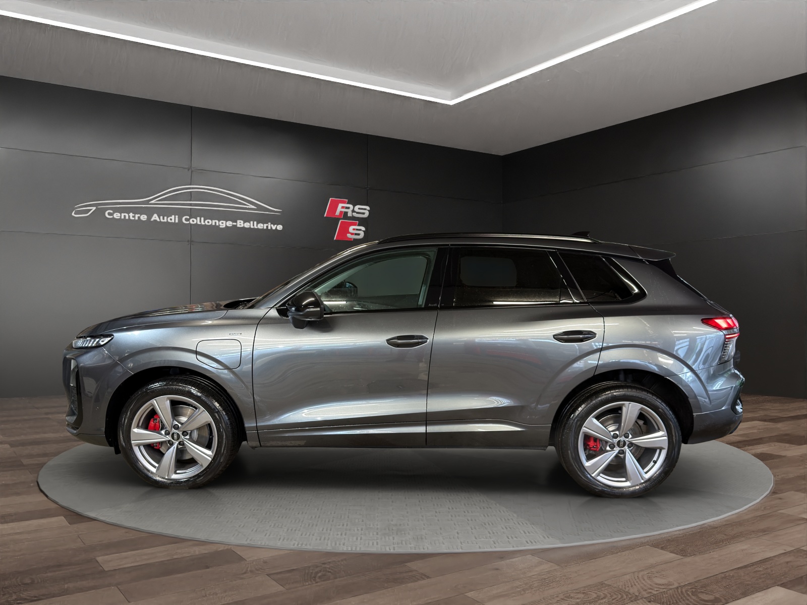 AUDI Q3 SUV e-hybrid 200 kW S tronig-image-2
