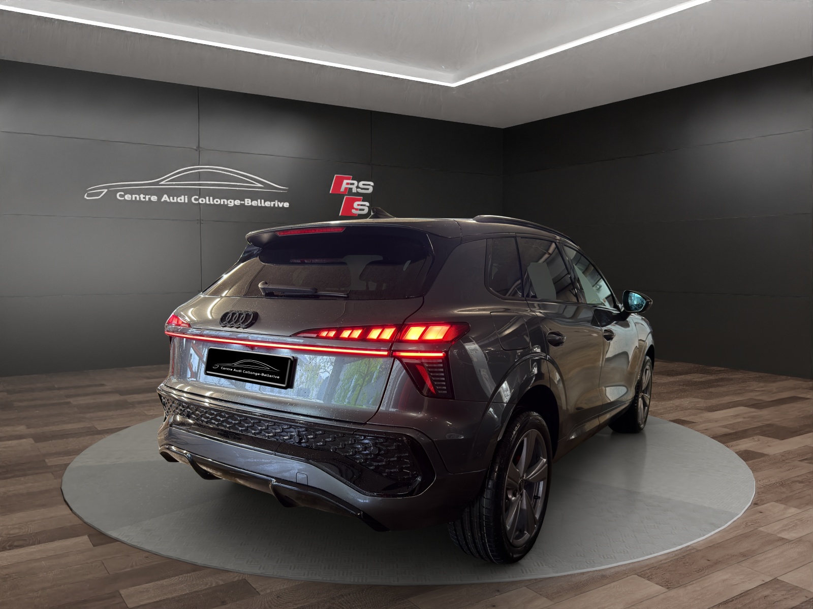 AUDI Q3 SUV e-hybrid 200 kW S tronig-image-5