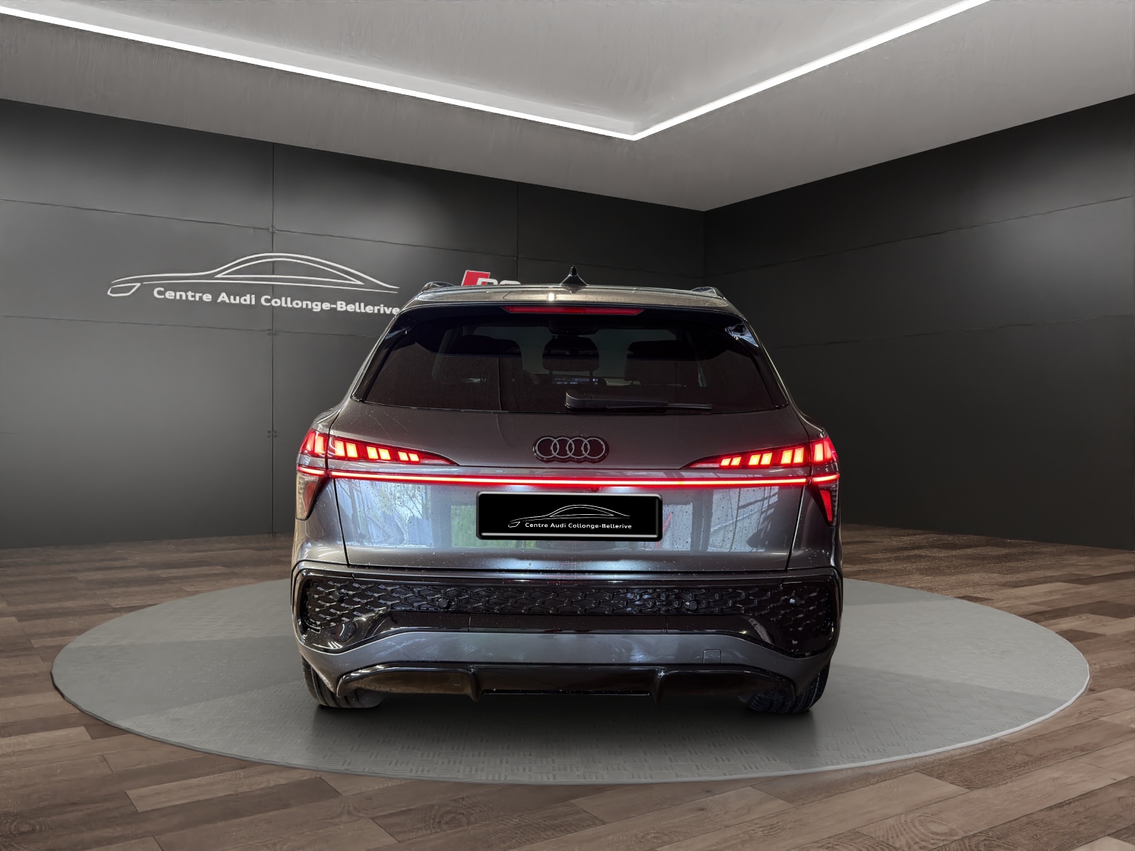AUDI Q3 SUV e-hybrid 200 kW S tronig-image-4