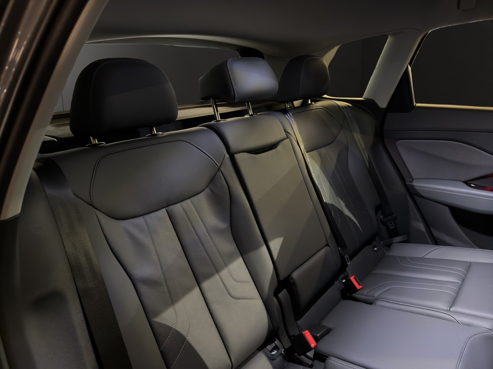 AUDI Q3 SUV e-hybrid 200 kW S tronig-image-15