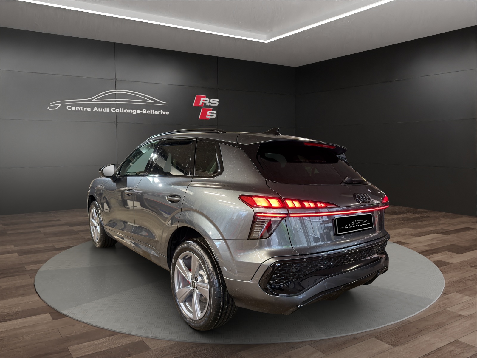 AUDI Q3 SUV e-hybrid 200 kW S tronig-image-3
