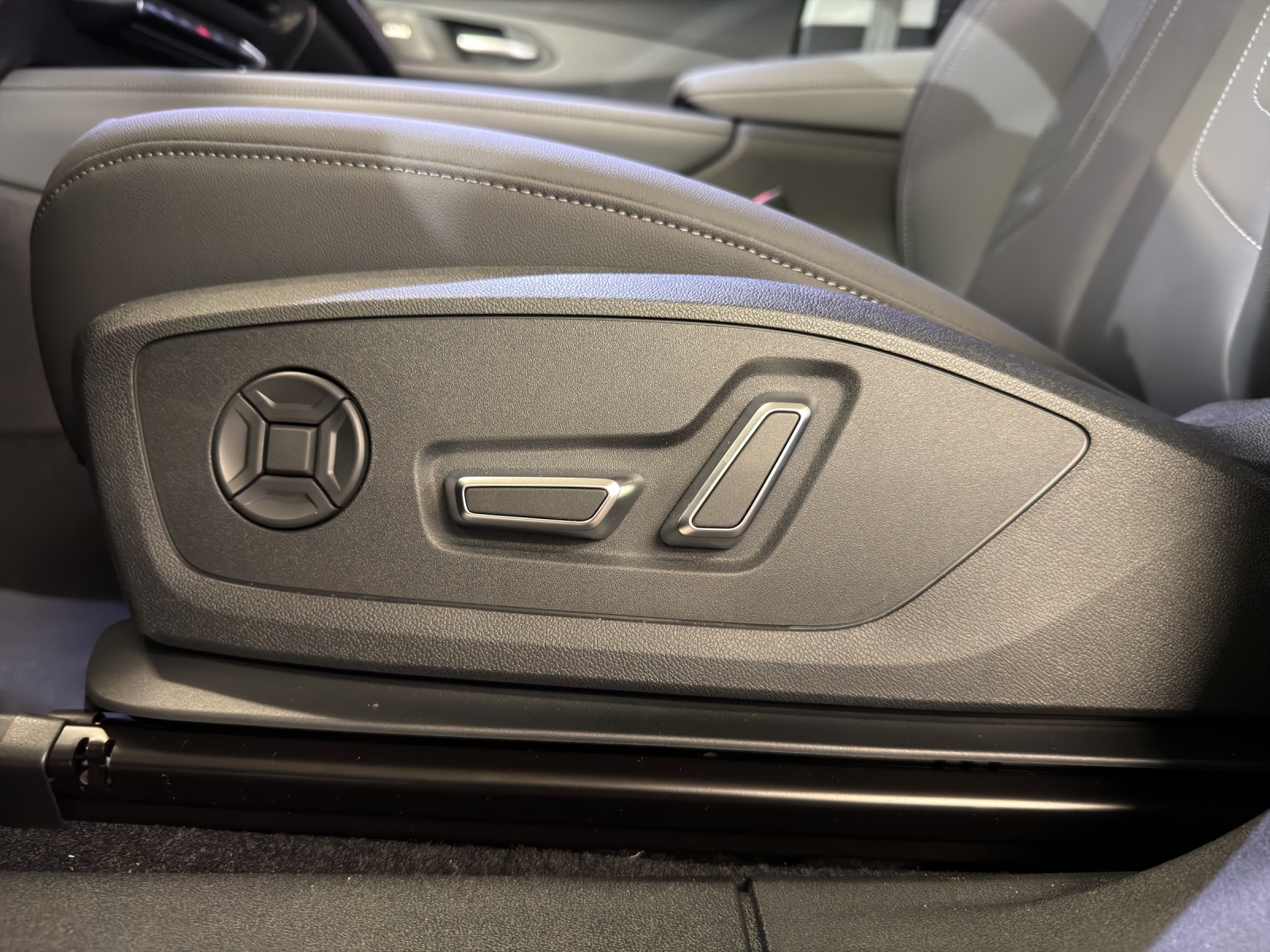 AUDI Q3 SUV e-hybrid 200 kW S tronig-image-23