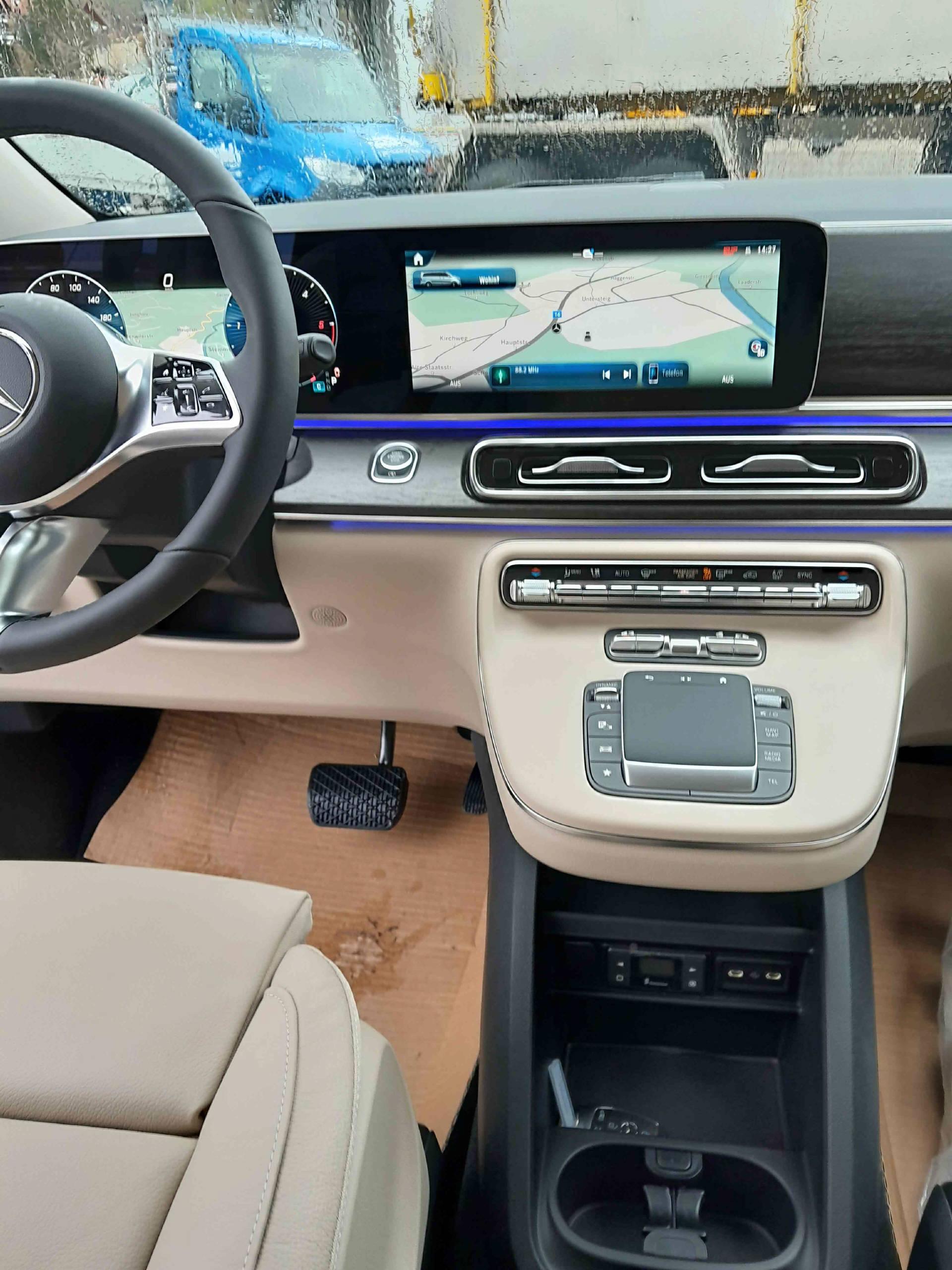 MERCEDES-BENZ V 300 d Avantgarde lang Van 4x4-image-12