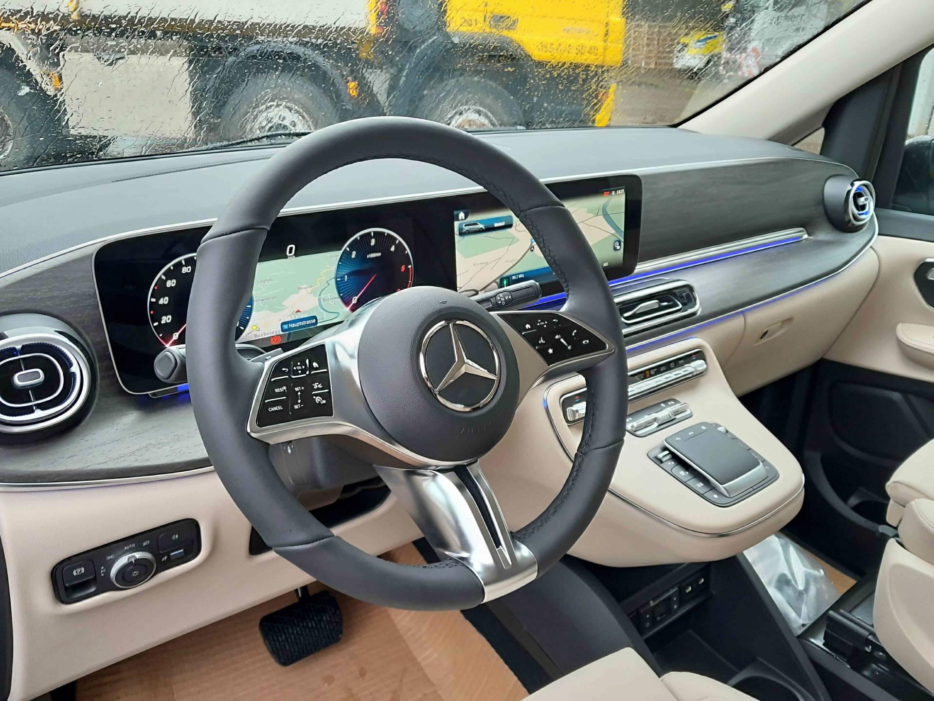 MERCEDES-BENZ V 300 d Avantgarde lang Van 4x4-image-10