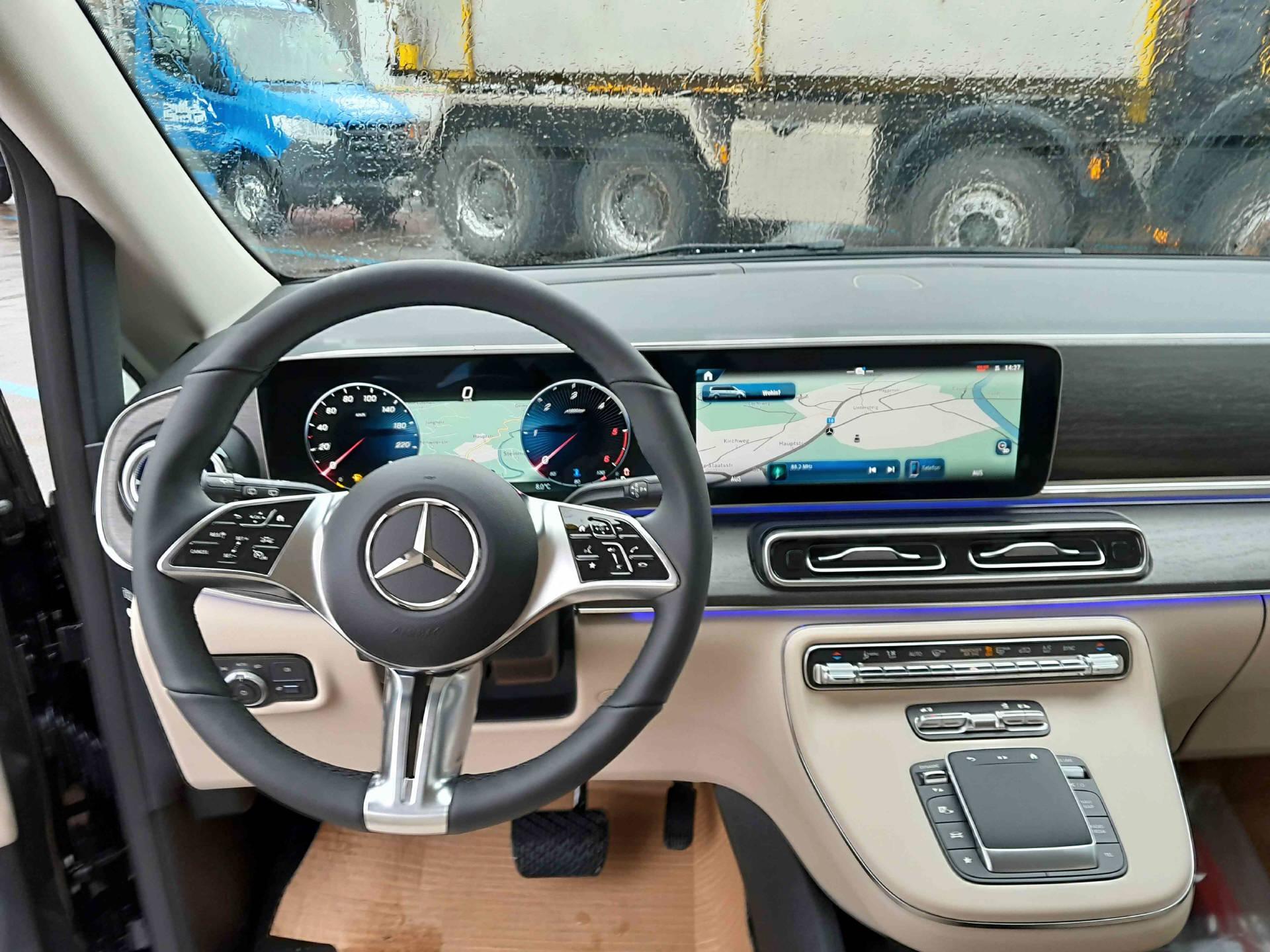 MERCEDES-BENZ V 300 d Avantgarde lang Van 4x4-image-11