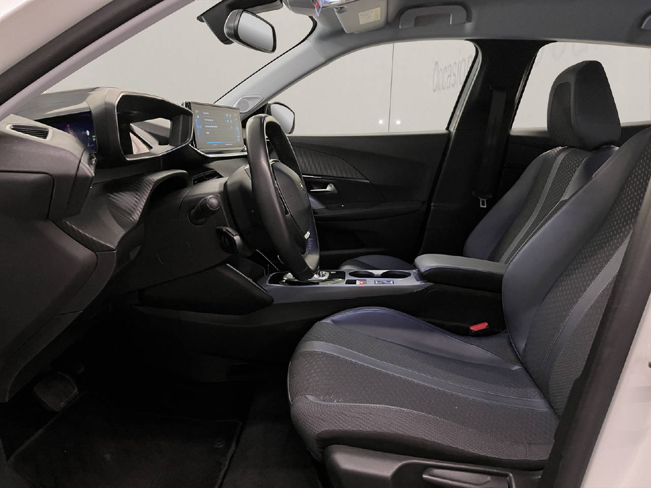 PEUGEOT 2008 e-Allure-image-4