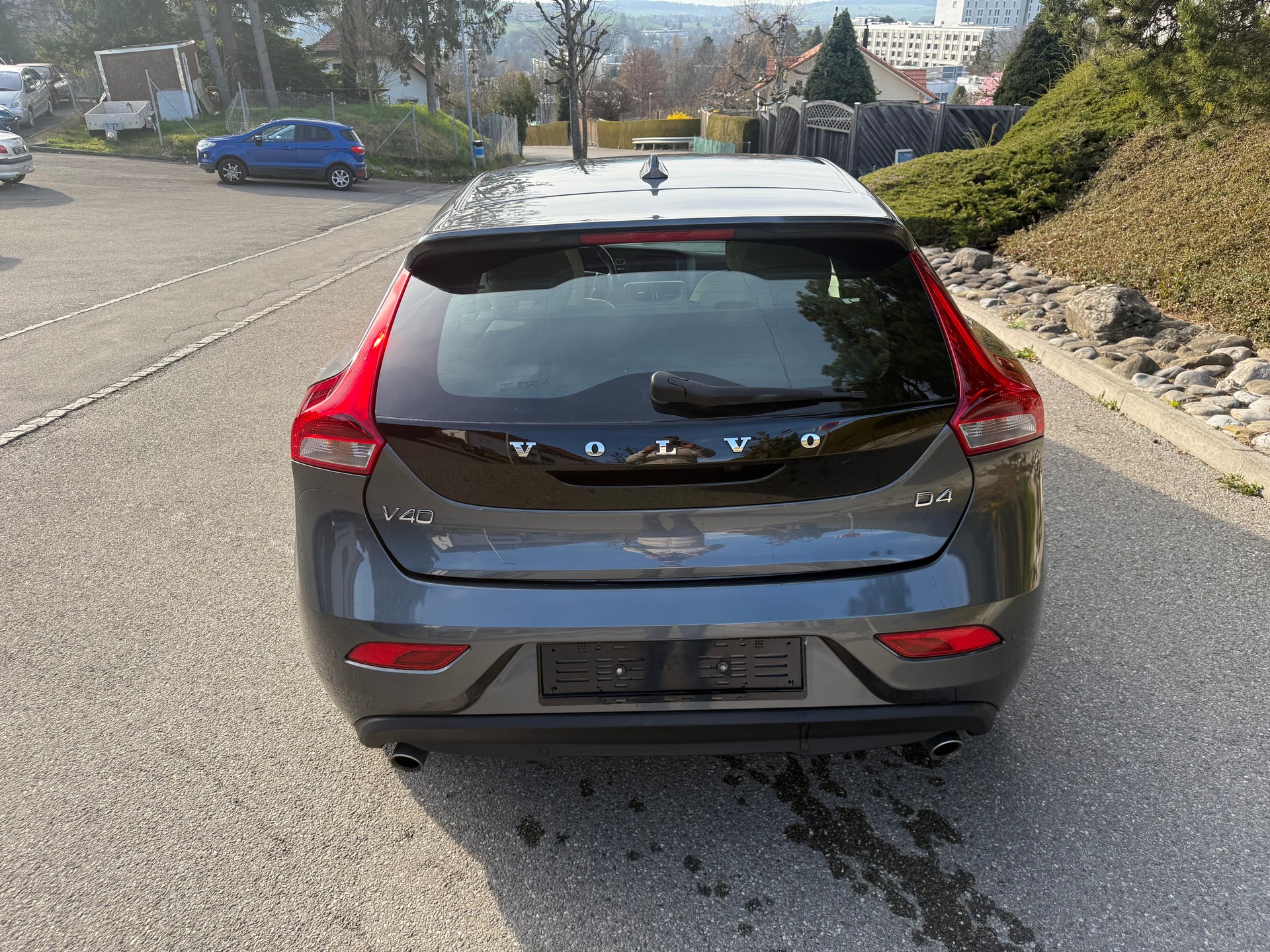 VOLVO V40 D4 Momentum Geartronic-image-3