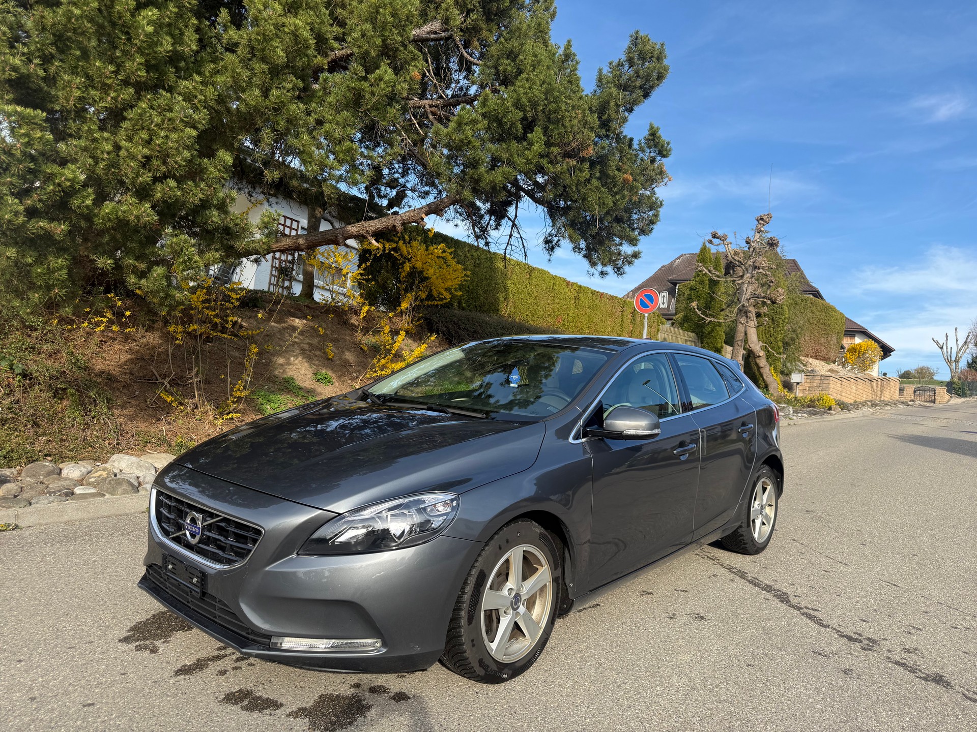 VOLVO V40 D4 Momentum Geartronic-image-2