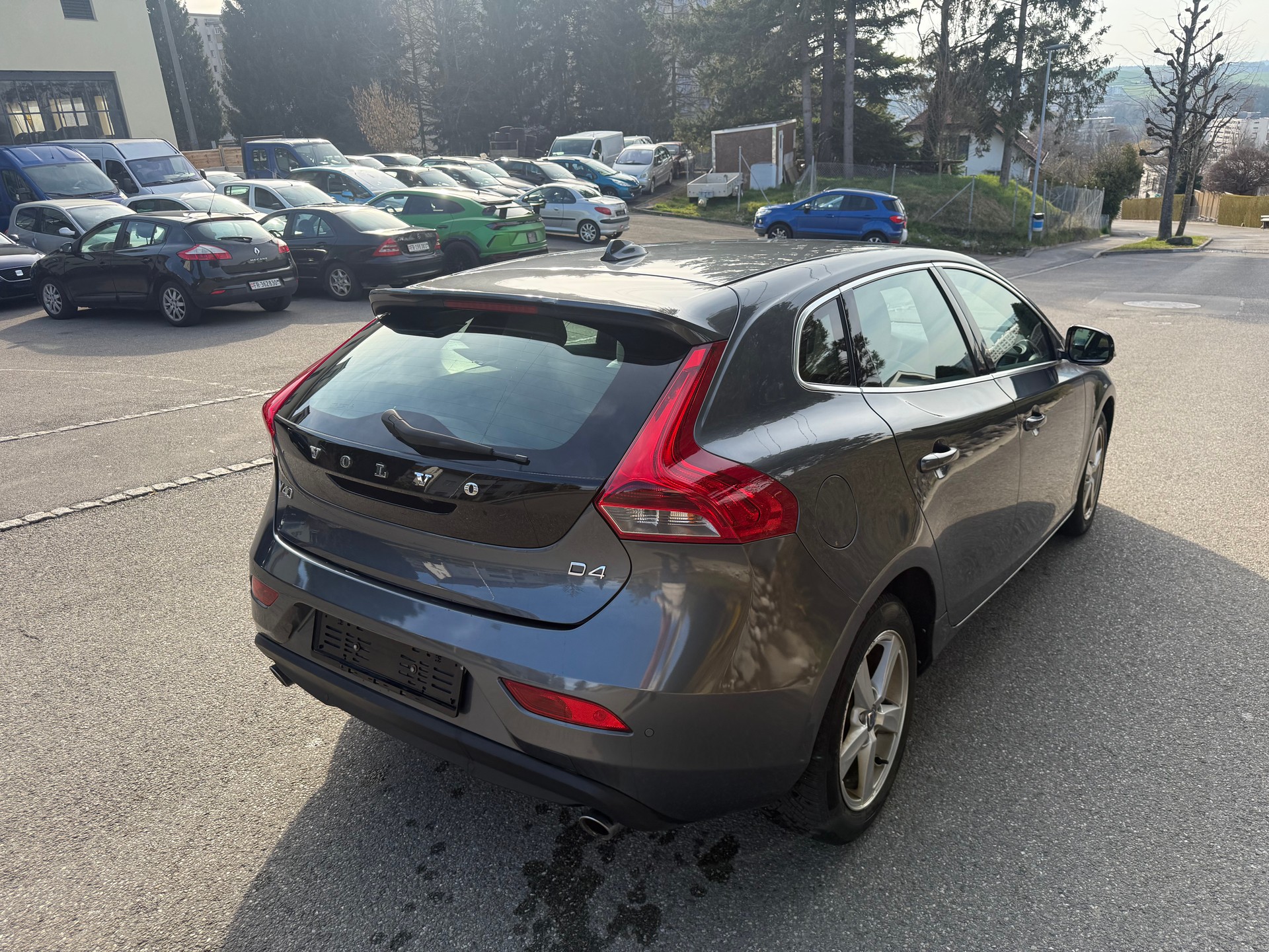 VOLVO V40 D4 Momentum Geartronic-image-4