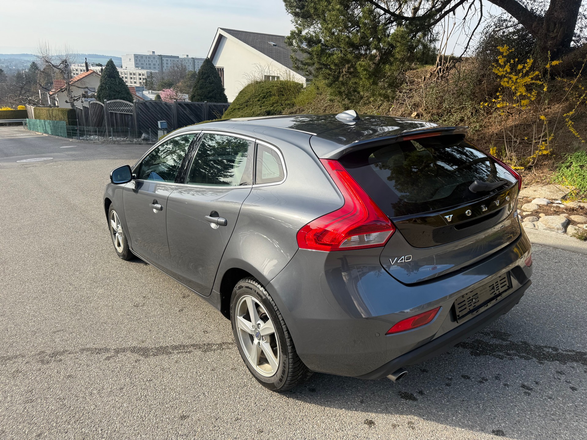 VOLVO V40 D4 Momentum Geartronic-image-5