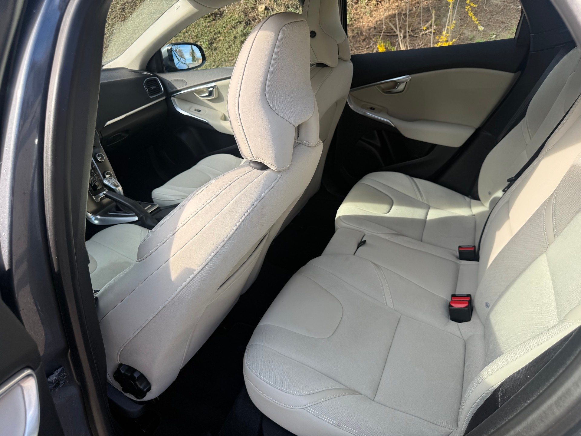 VOLVO V40 D4 Momentum Geartronic-image-8