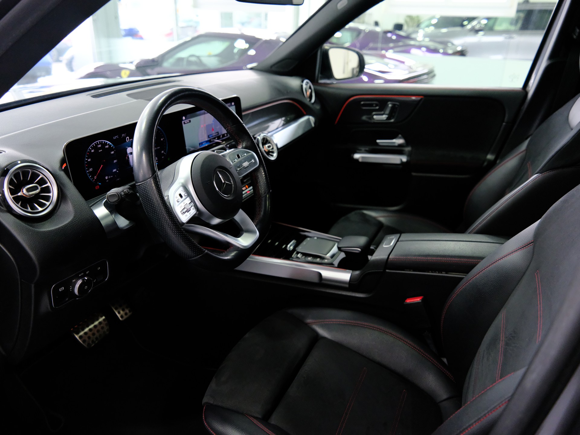 MERCEDES-BENZ GLB 250 4Matic AMG Line 8G-Tronic-image-9
