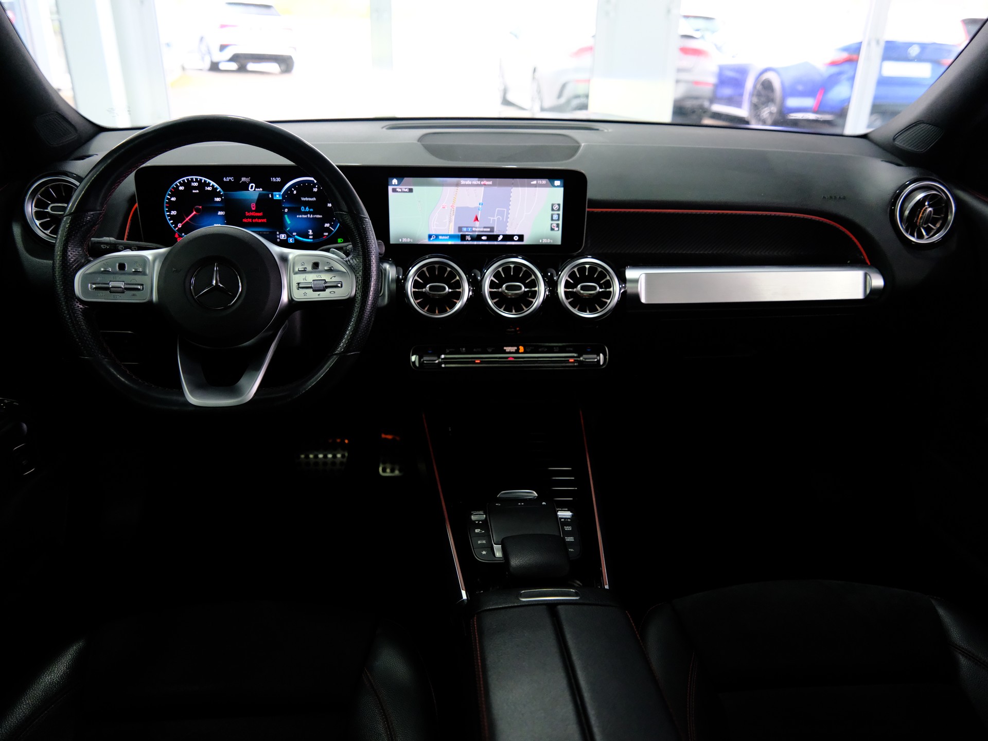 MERCEDES-BENZ GLB 250 4Matic AMG Line 8G-Tronic-image-13