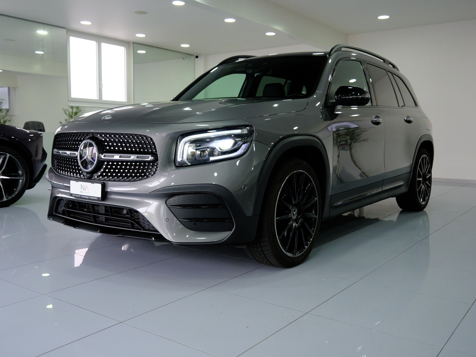 MERCEDES-BENZ GLB 250 4Matic AMG Line 8G-Tronic-image-3