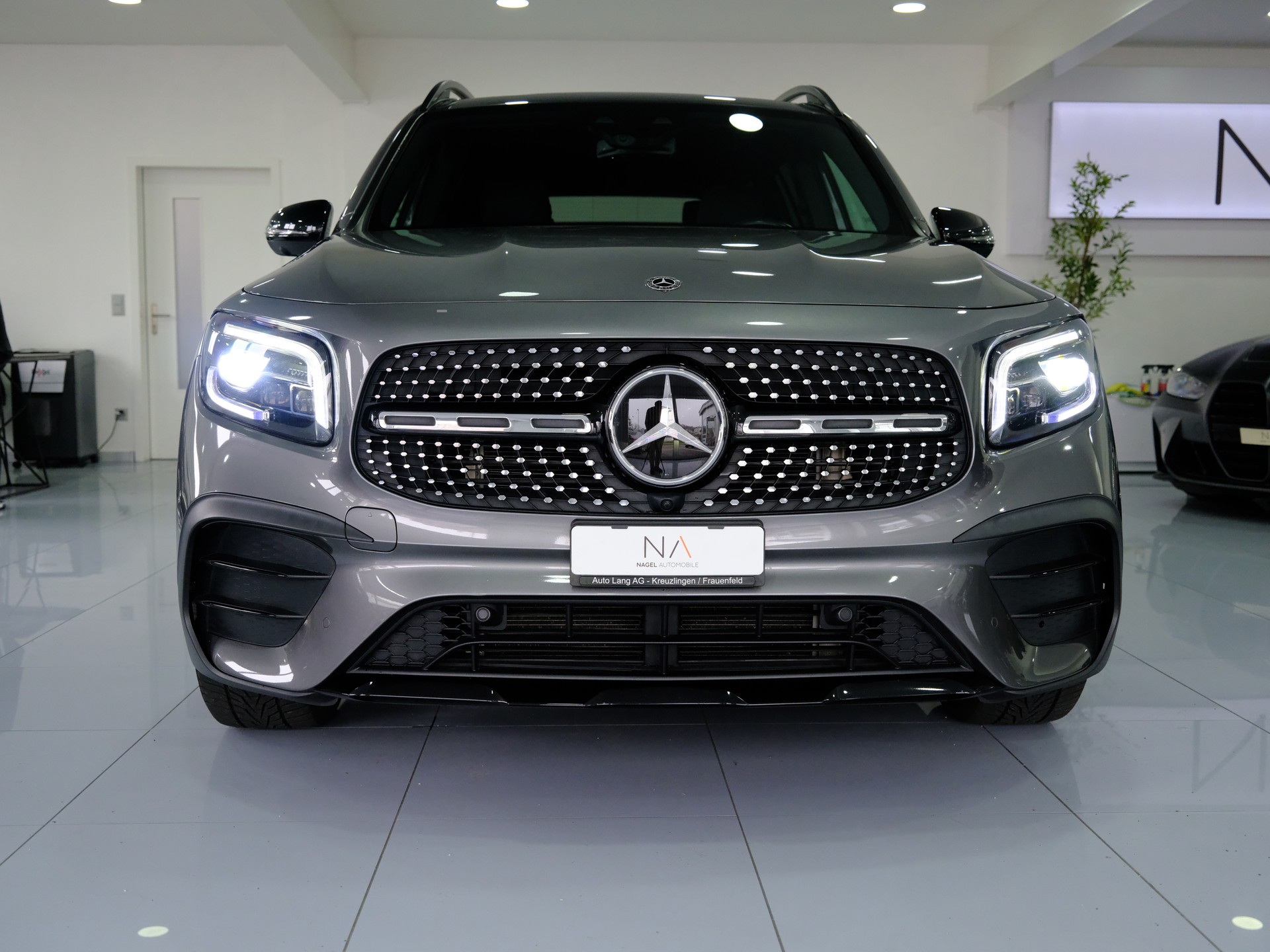 MERCEDES-BENZ GLB 250 4Matic AMG Line 8G-Tronic-image-2