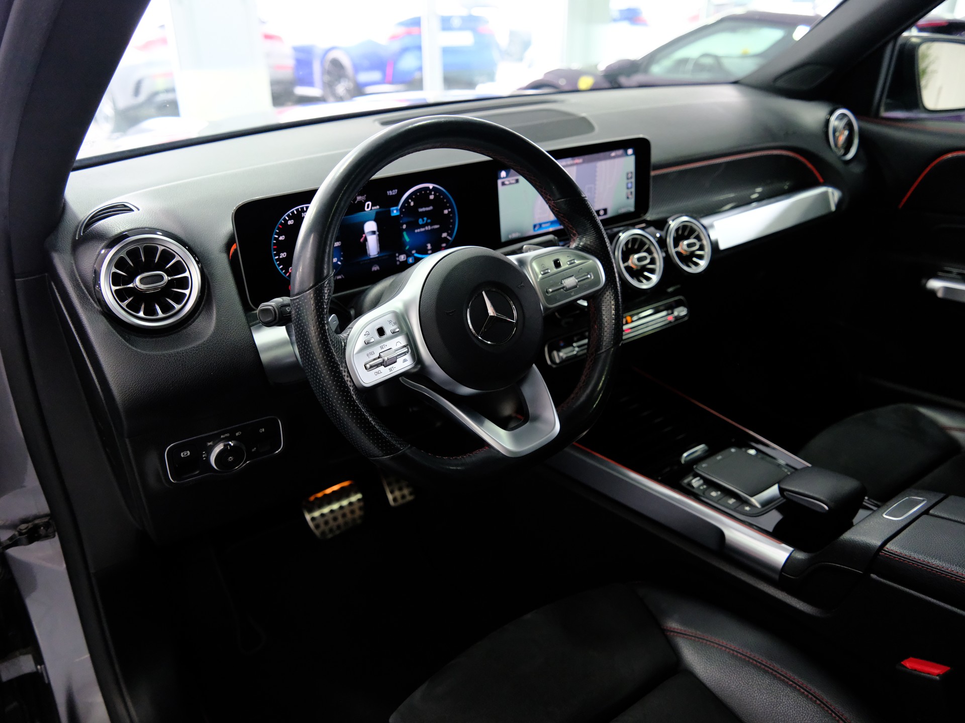 MERCEDES-BENZ GLB 250 4Matic AMG Line 8G-Tronic-image-8