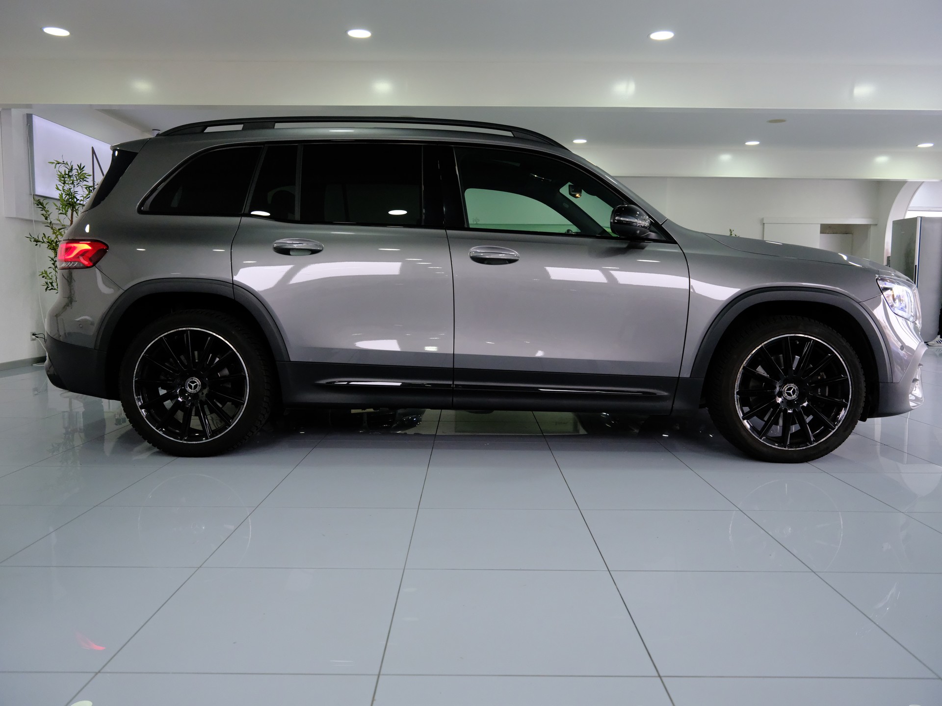 MERCEDES-BENZ GLB 250 4Matic AMG Line 8G-Tronic-image-7