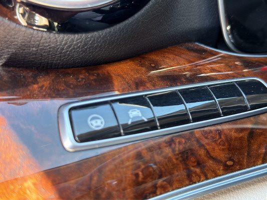 MERCEDES-BENZ E 200 Avantgarde 4Matic-image-11