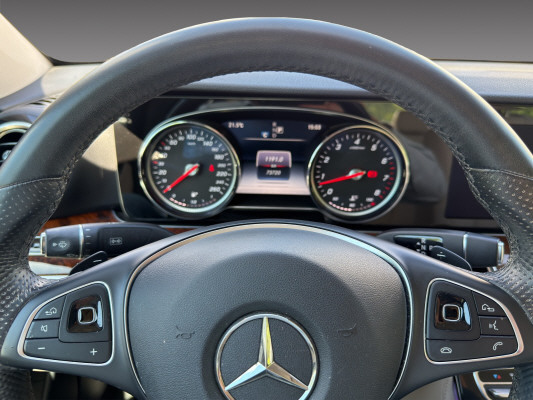 MERCEDES-BENZ E 200 Avantgarde 4Matic-image-6