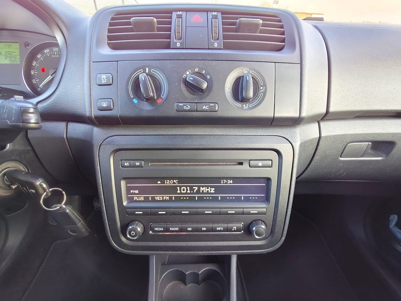 SKODA Fabia 1.2 Ambition-image-10