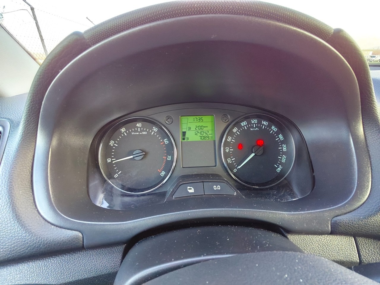 SKODA Fabia 1.2 Ambition-image-9