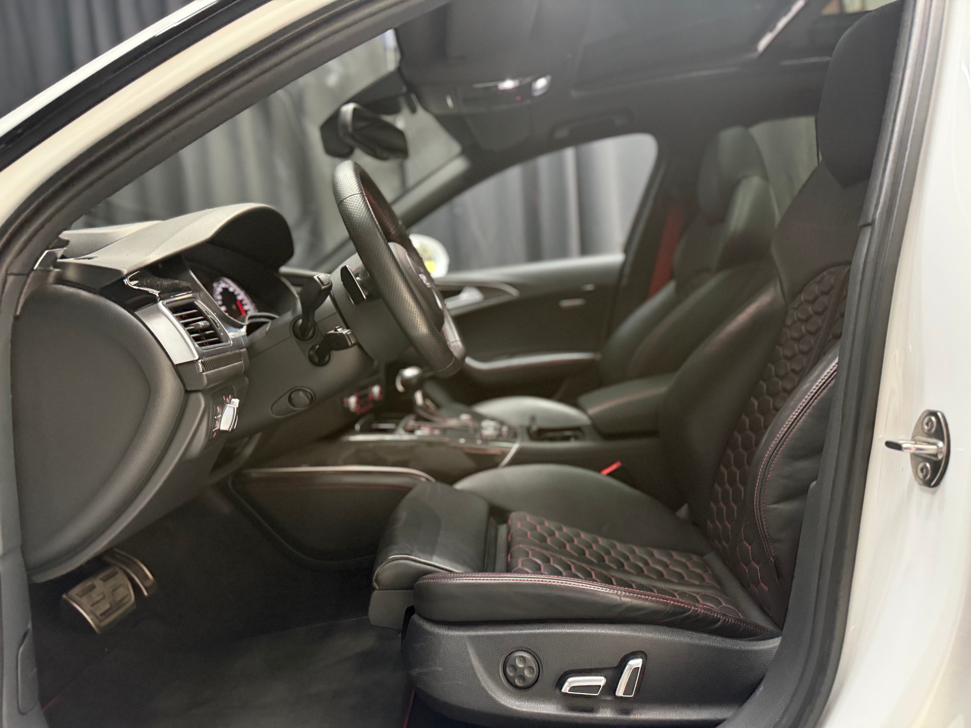AUDI RS6 Avant 4.0 TFSI V8 quattro Tiptronic-image-11