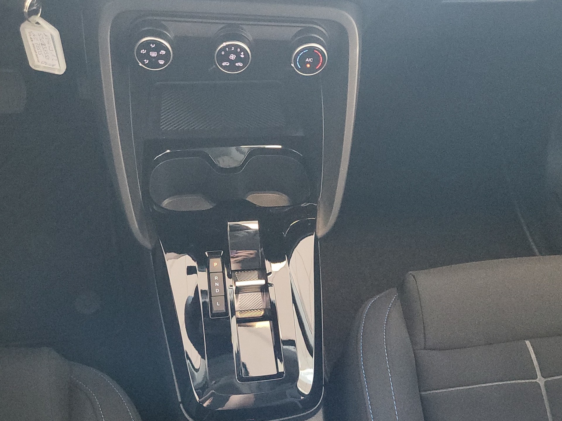 CITROEN C3 1.2 MHEV Plus DCS6-image-9