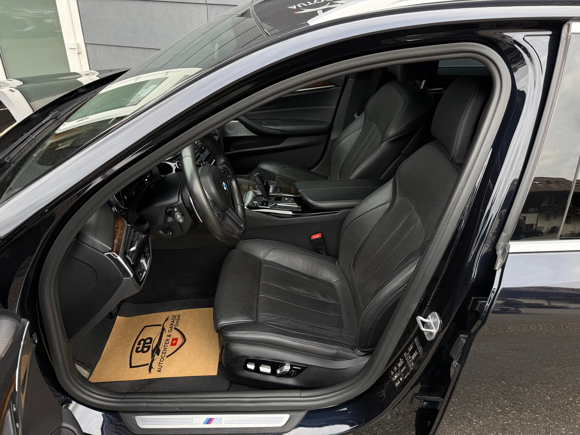 BMW 540i xDrive Touring Sport Line Steptronic-image-10