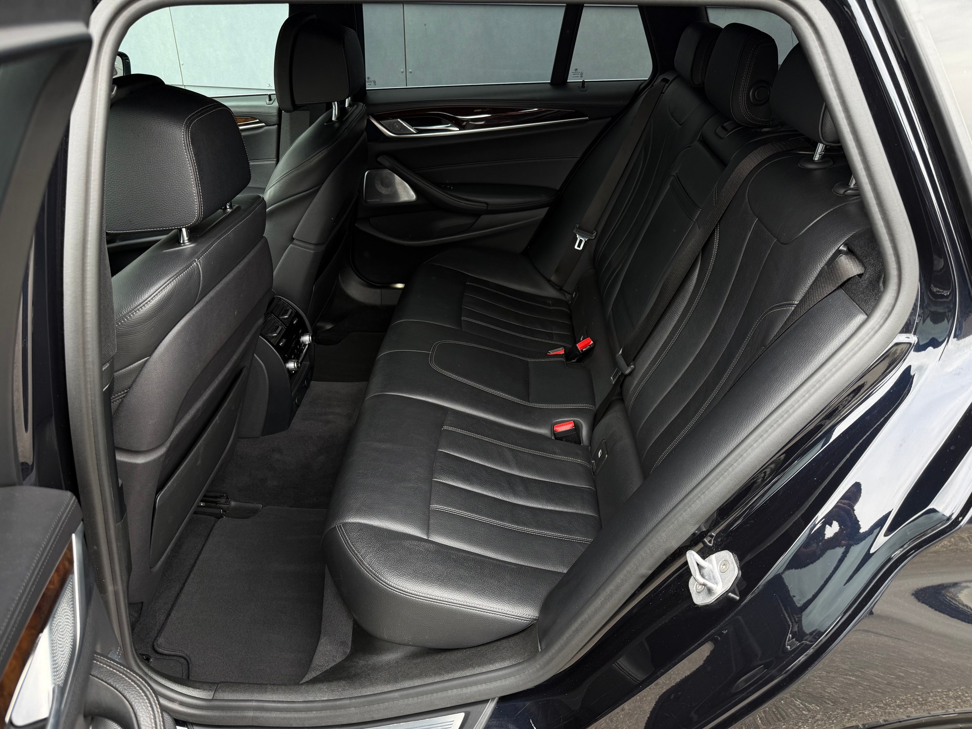 BMW 540i xDrive Touring Sport Line Steptronic-image-13