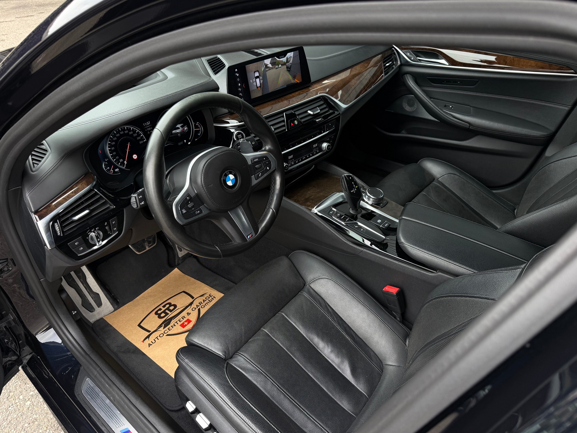 BMW 540i xDrive Touring Sport Line Steptronic-image-12