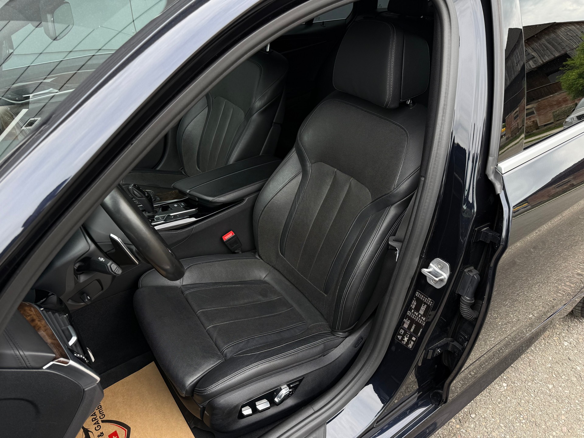 BMW 540i xDrive Touring Sport Line Steptronic-image-11