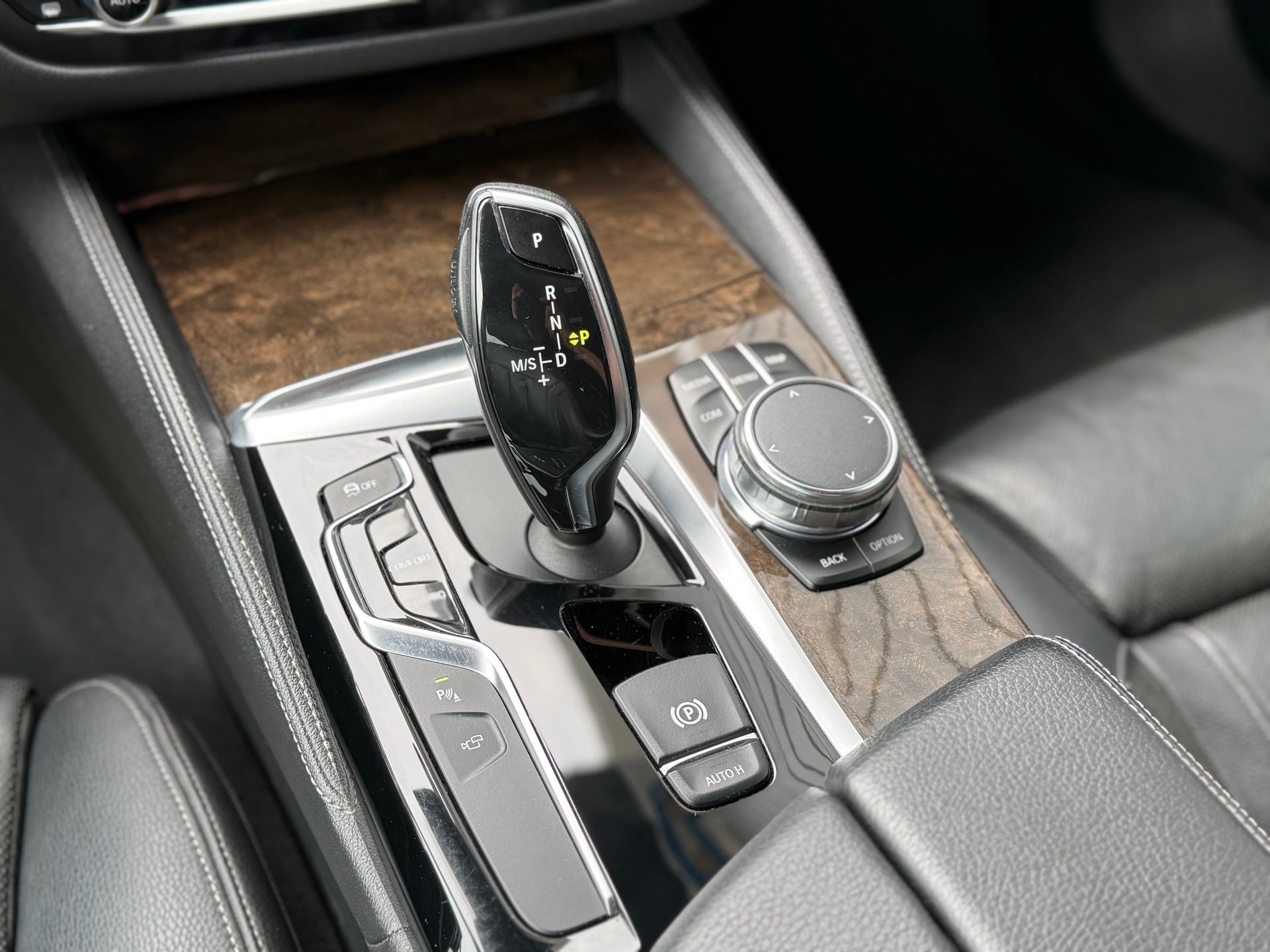 BMW 540i xDrive Touring Sport Line Steptronic-image-18